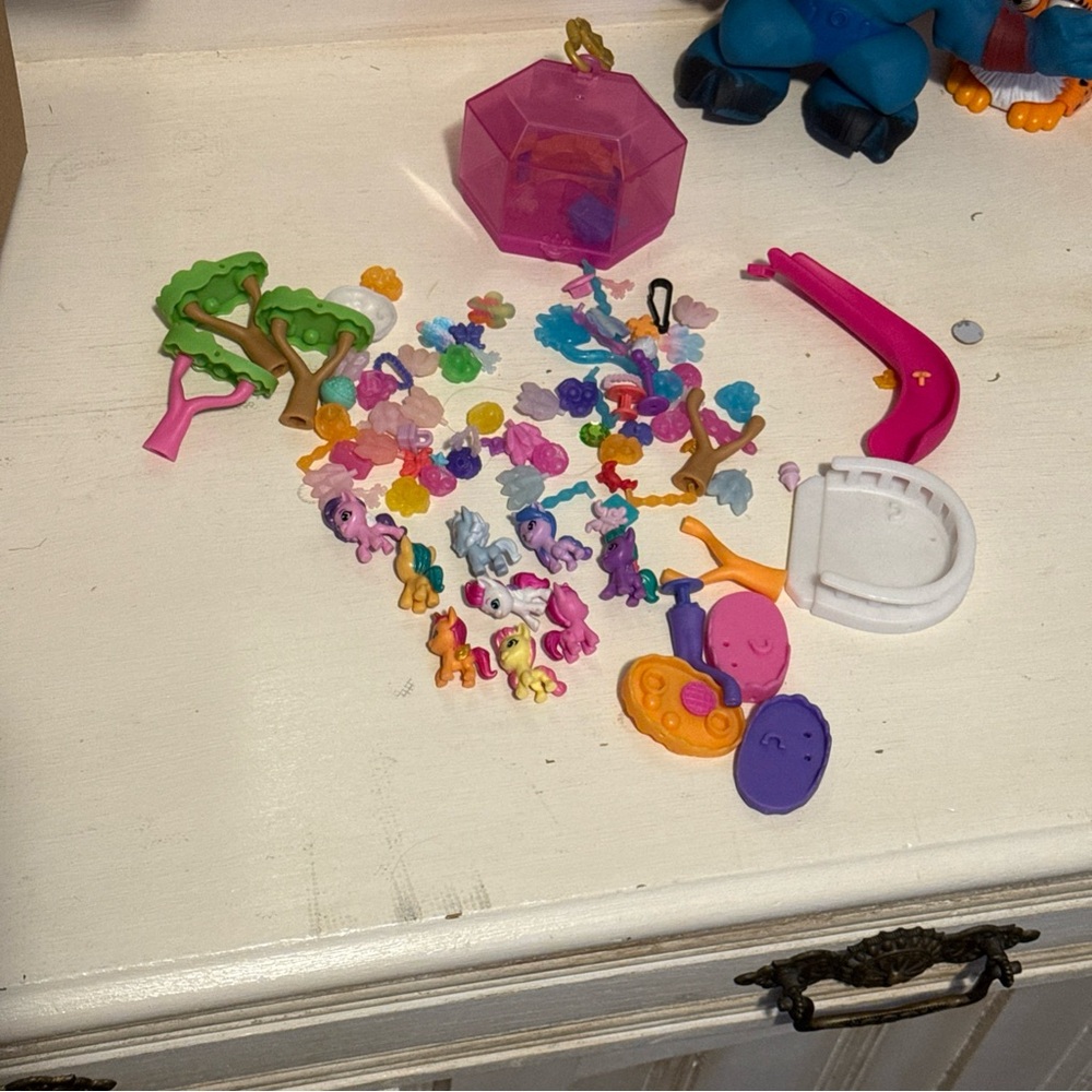 Large lot my little pony mini world magic pony 9 pony’s plus extras Hasbro